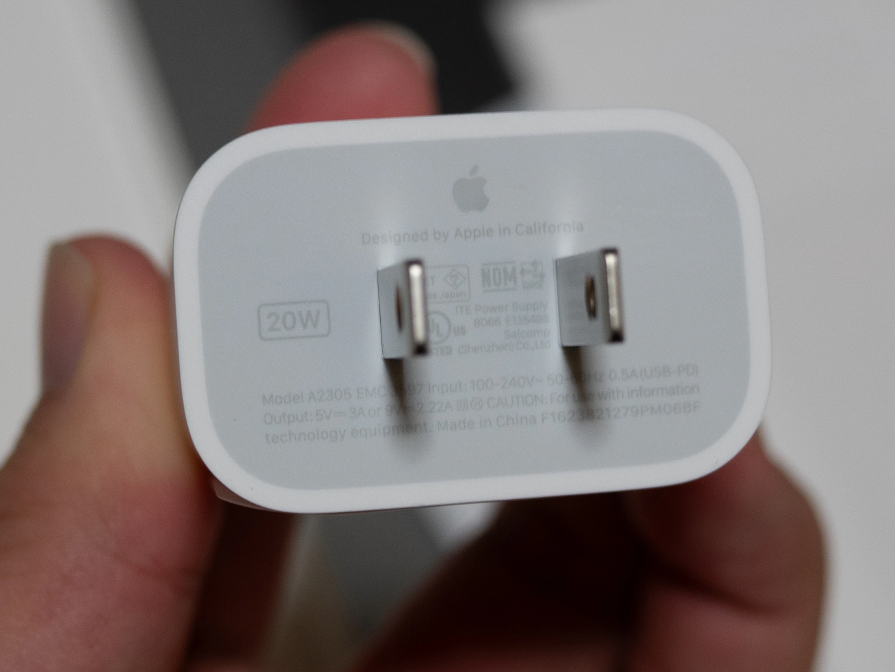 充電器は20Wです