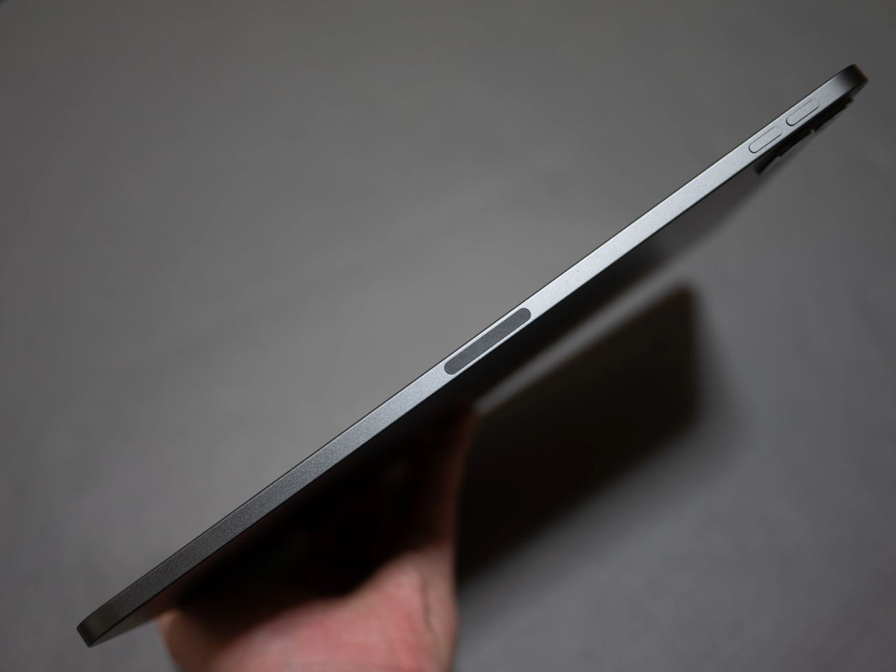 右側面 Apple Pencil 2を充電できます