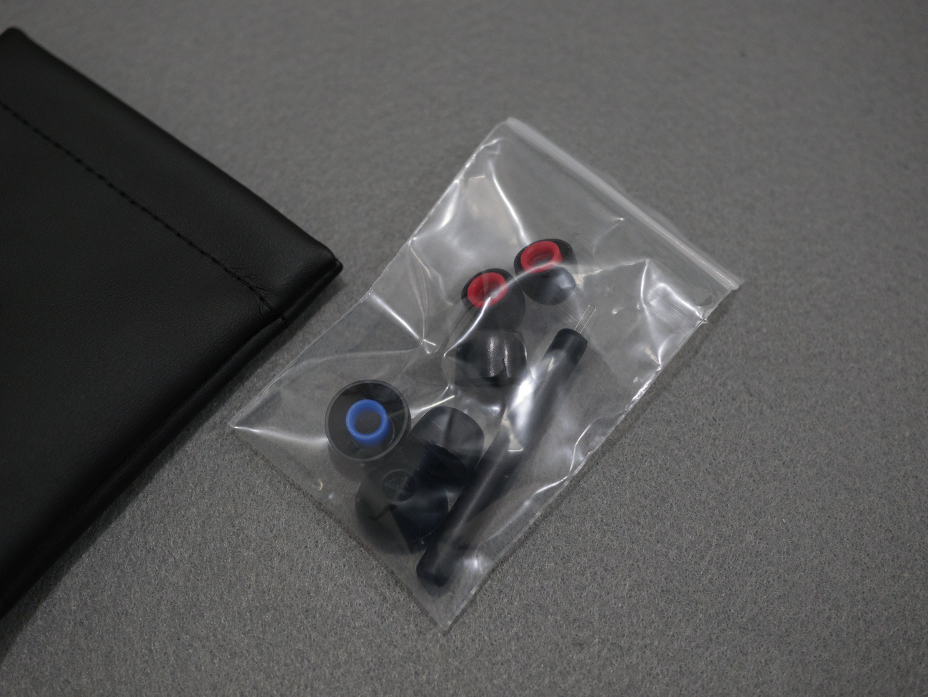 IE 100 PRO イヤーピースと清掃ツール