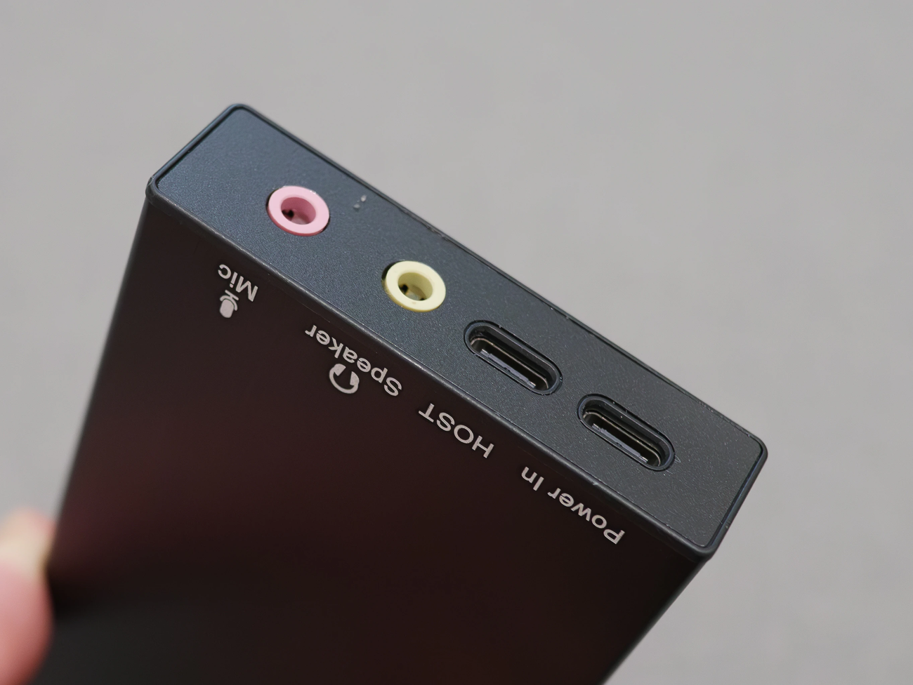 MIC IN / Speaker / HOST USB-C / Power IN USB-C